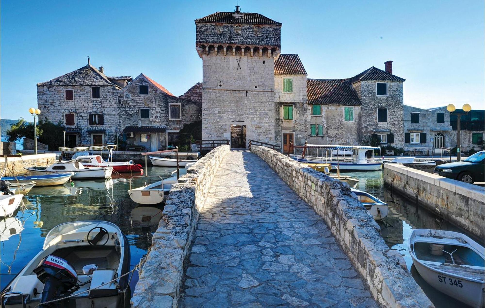 Two-Bedroom Apartment in Kastel Gomilica Kaštela Buitenkant foto